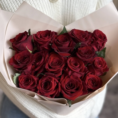 Красные Крымские розы 15 шт